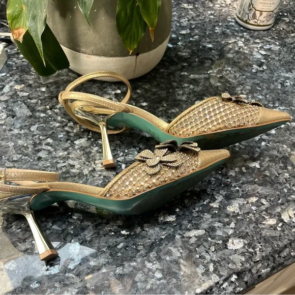 Betsy Johnson Gold heels - Picture 5 of 6